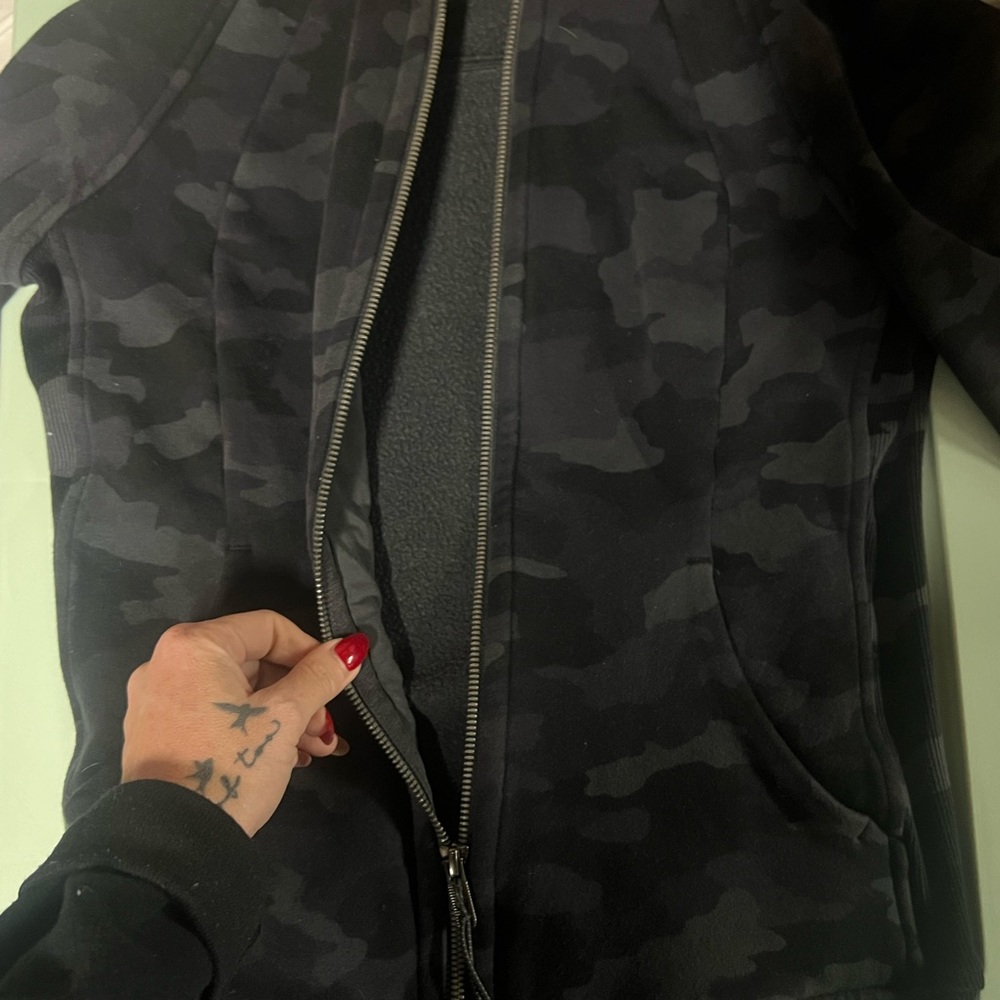 Lululemon Scuba Hoodie - Picture 5 of 5